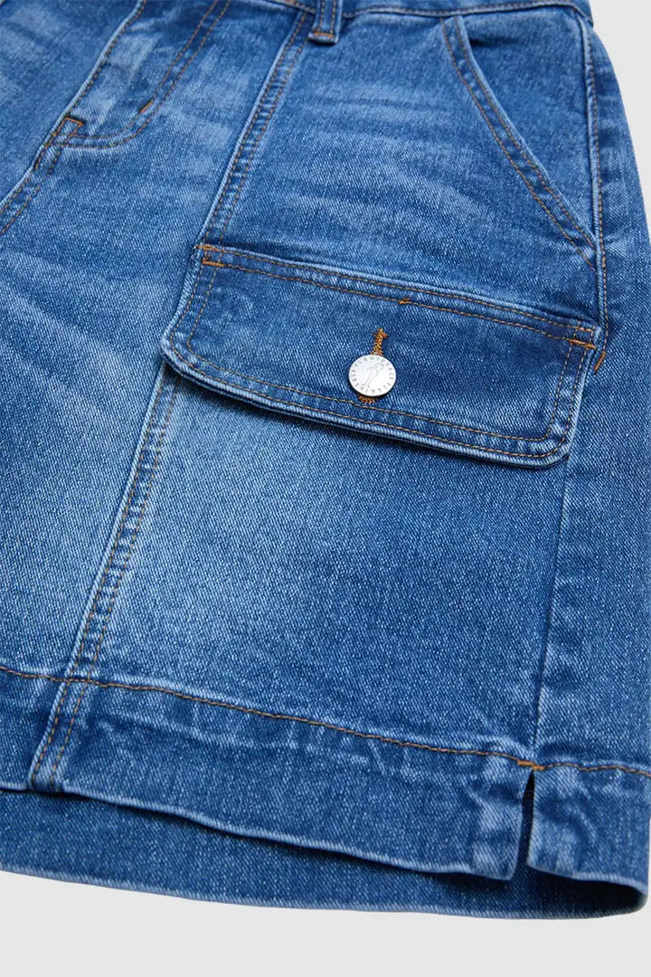 Wash Flap Pocket Split Hem Mid Rise Mid Thigh Cargo Denim Shorts Without Belt
